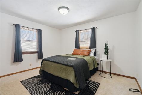 225 31st Street NW Cedar Rapids IA 52405