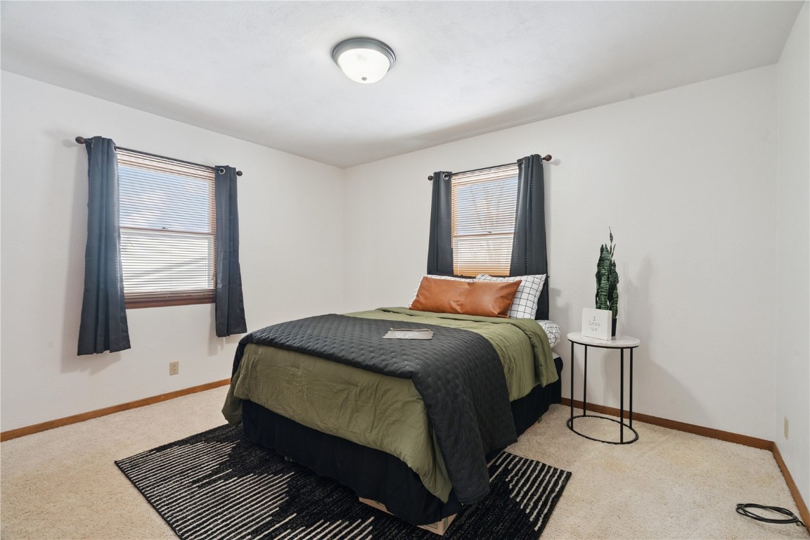 225 31st Street NW Cedar Rapids IA 52405