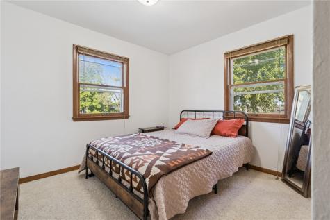 225 31st Street NW Cedar Rapids IA 52405