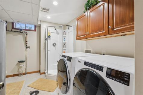 225 31st Street NW Cedar Rapids IA 52405