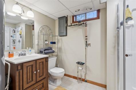 225 31st Street NW Cedar Rapids IA 52405