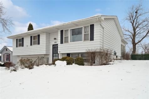 225 31st Street NW Cedar Rapids IA 52405