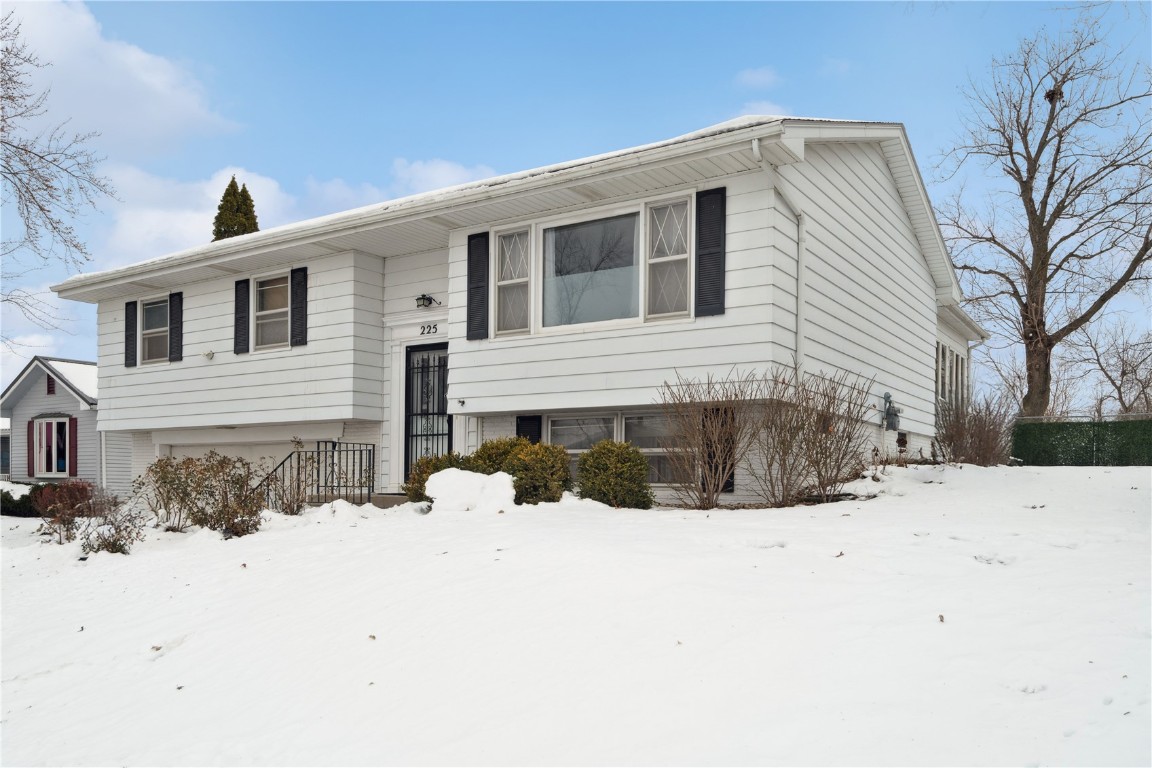 225 31st Street NW Cedar Rapids IA 52405