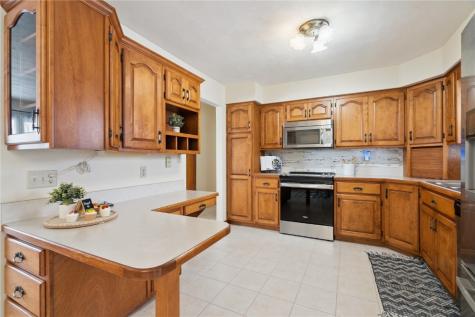 225 31st Street NW Cedar Rapids IA 52405