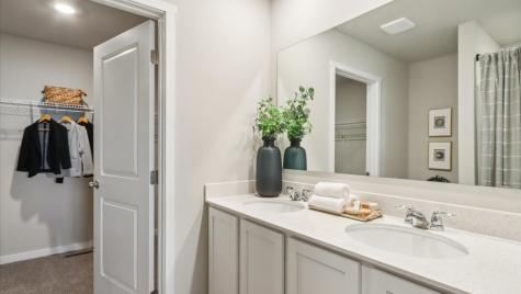 2790 Cecelia Drive Hiawatha IA 52233