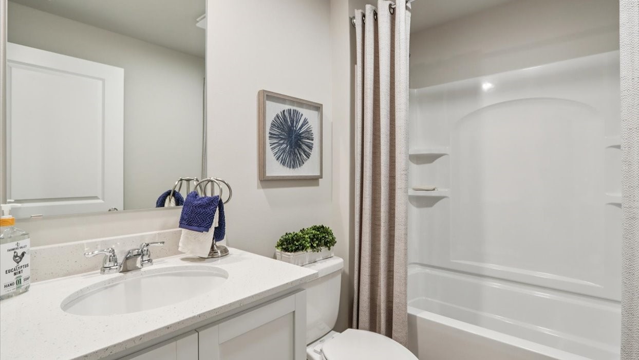 2790 Cecelia Drive Hiawatha IA 52233