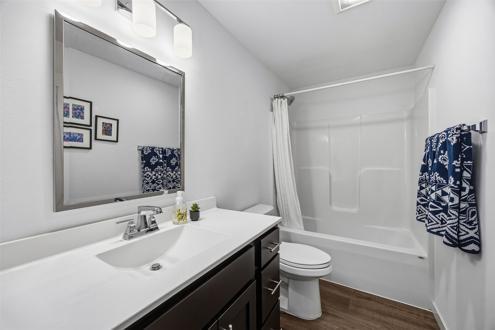 572 Fawn Avenue Tiffin IA 52340