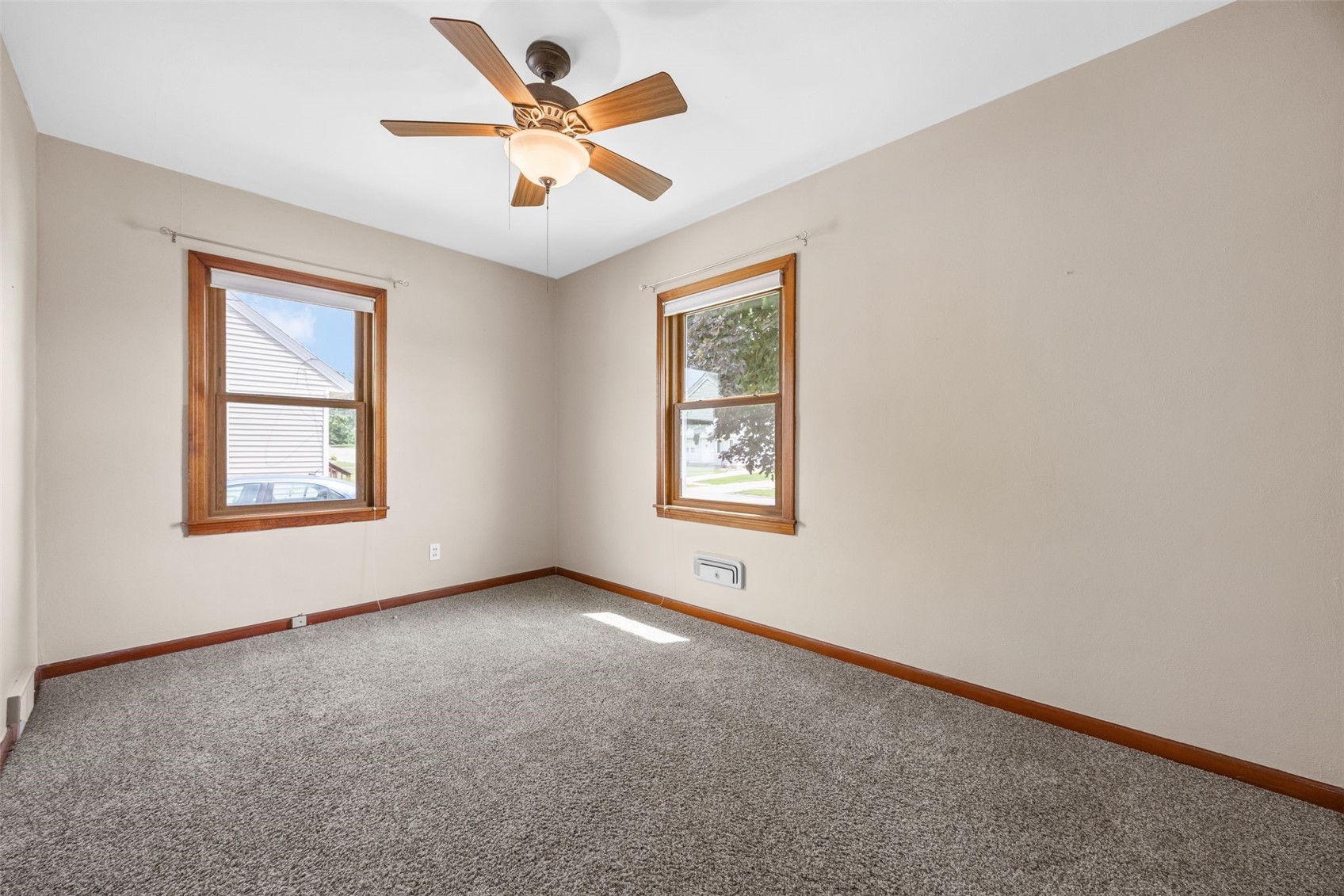 212 22nd Street NW Cedar Rapids IA 52405