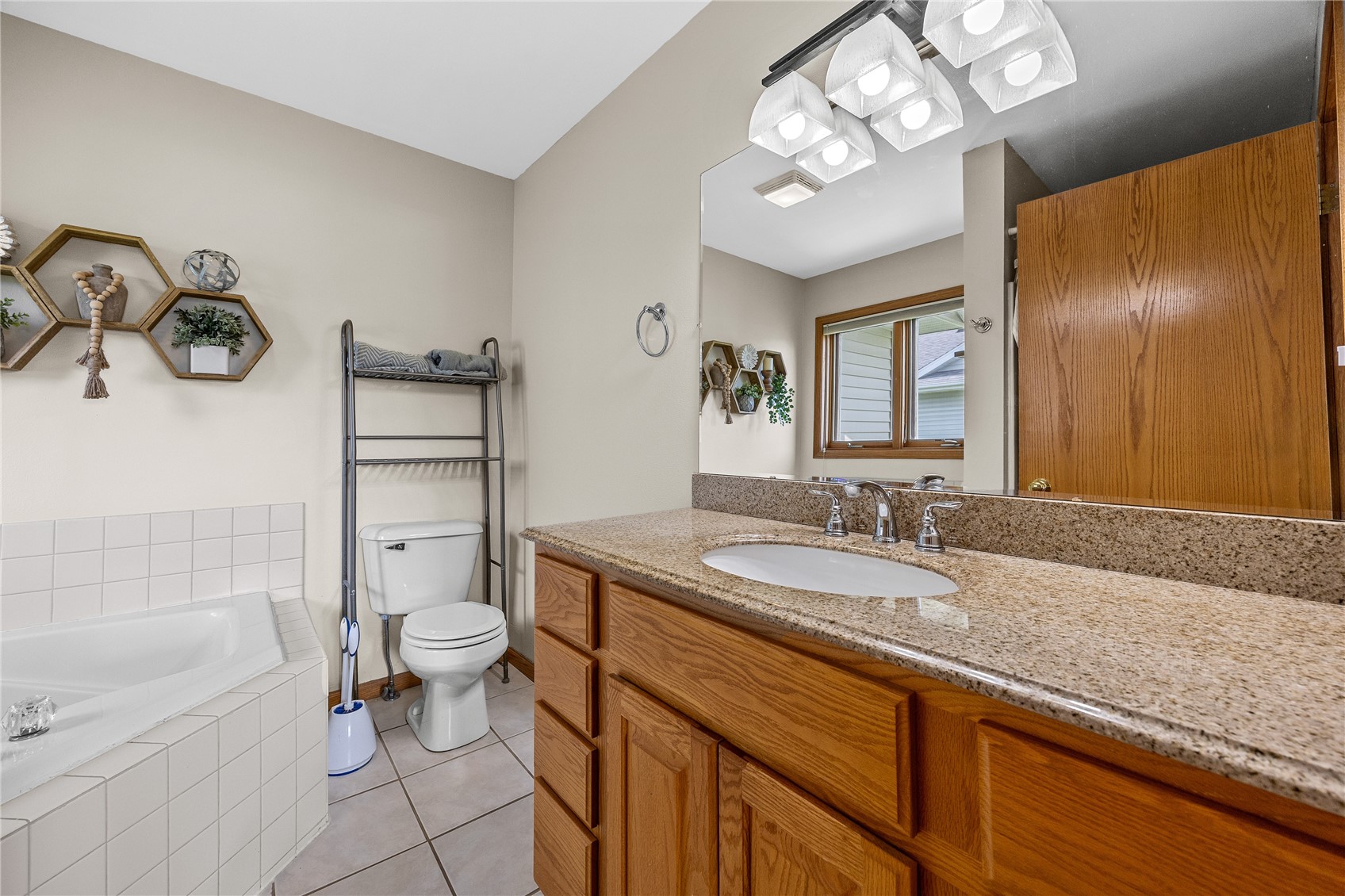 101 Bear Creek Palo IA 52324