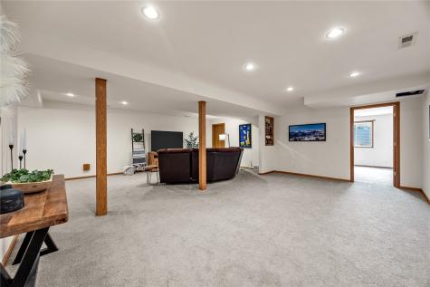 101 Bear Creek Palo IA 52324