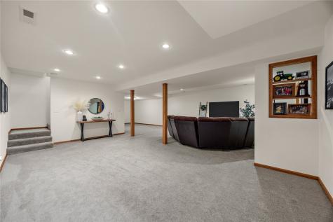 101 Bear Creek Palo IA 52324