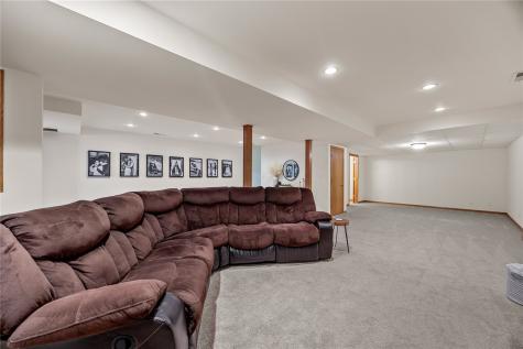 101 Bear Creek Palo IA 52324