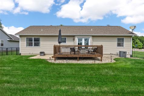 101 Bear Creek Palo IA 52324