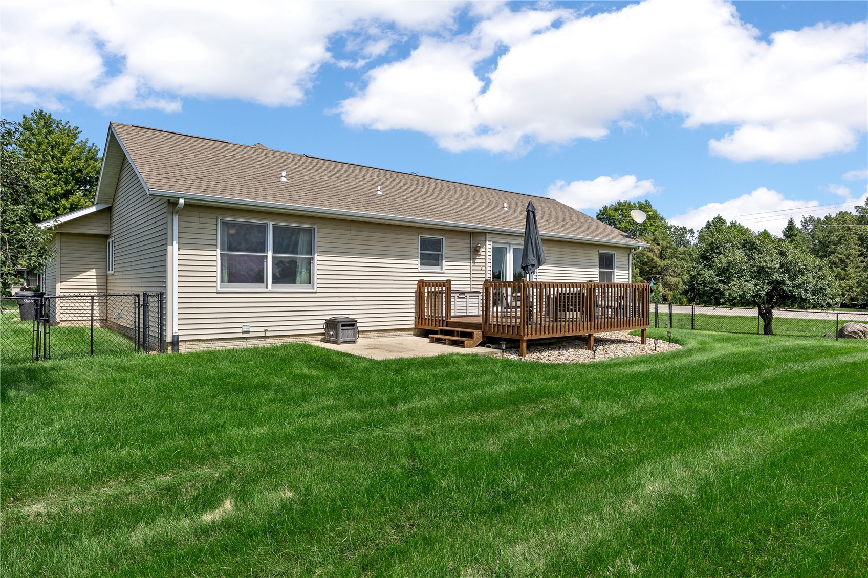 101 Bear Creek Palo IA 52324