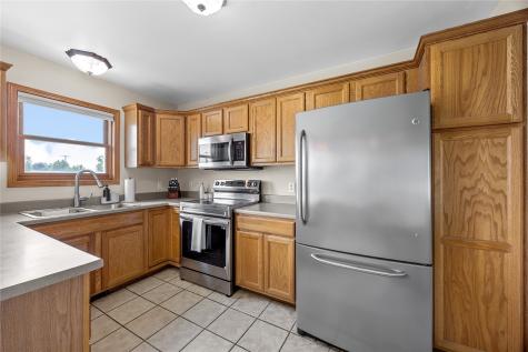 101 Bear Creek Palo IA 52324