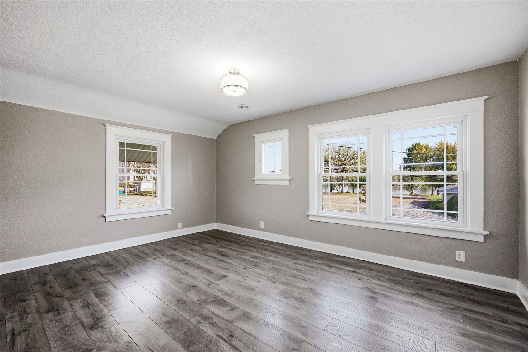 1842 Ellis Boulevard NW Cedar Rapids IA 52405