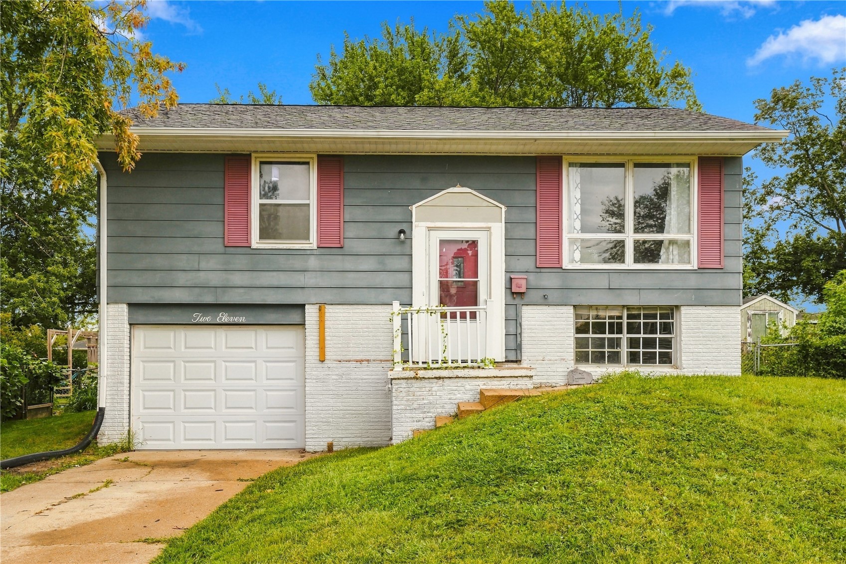 211 Fleetwood SW Cedar Rapids IA 52404