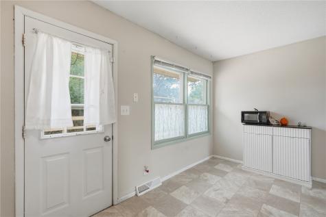 211 Fleetwood SW Cedar Rapids IA 52404