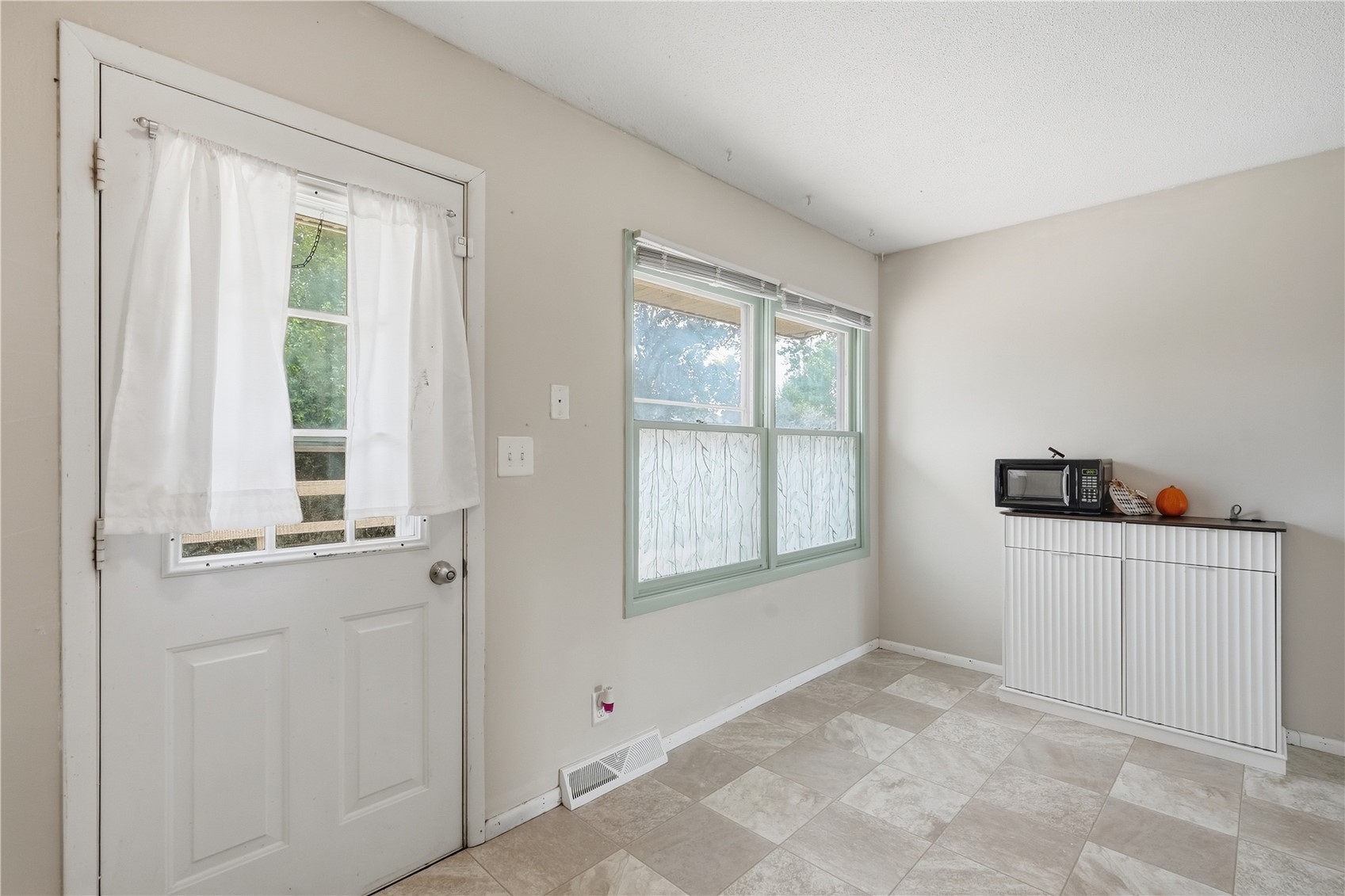 211 Fleetwood SW Cedar Rapids IA 52404