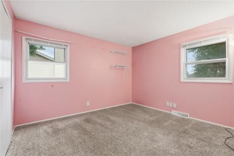 211 Fleetwood SW Cedar Rapids IA 52404