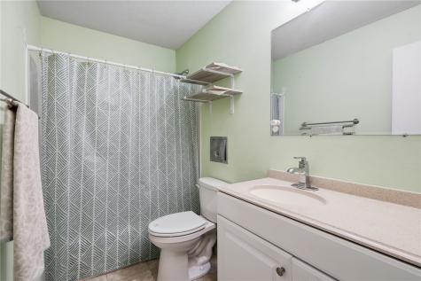 211 Fleetwood SW Cedar Rapids IA 52404