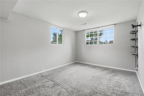 211 Fleetwood SW Cedar Rapids IA 52404