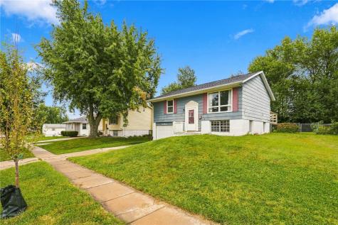 211 Fleetwood SW Cedar Rapids IA 52404