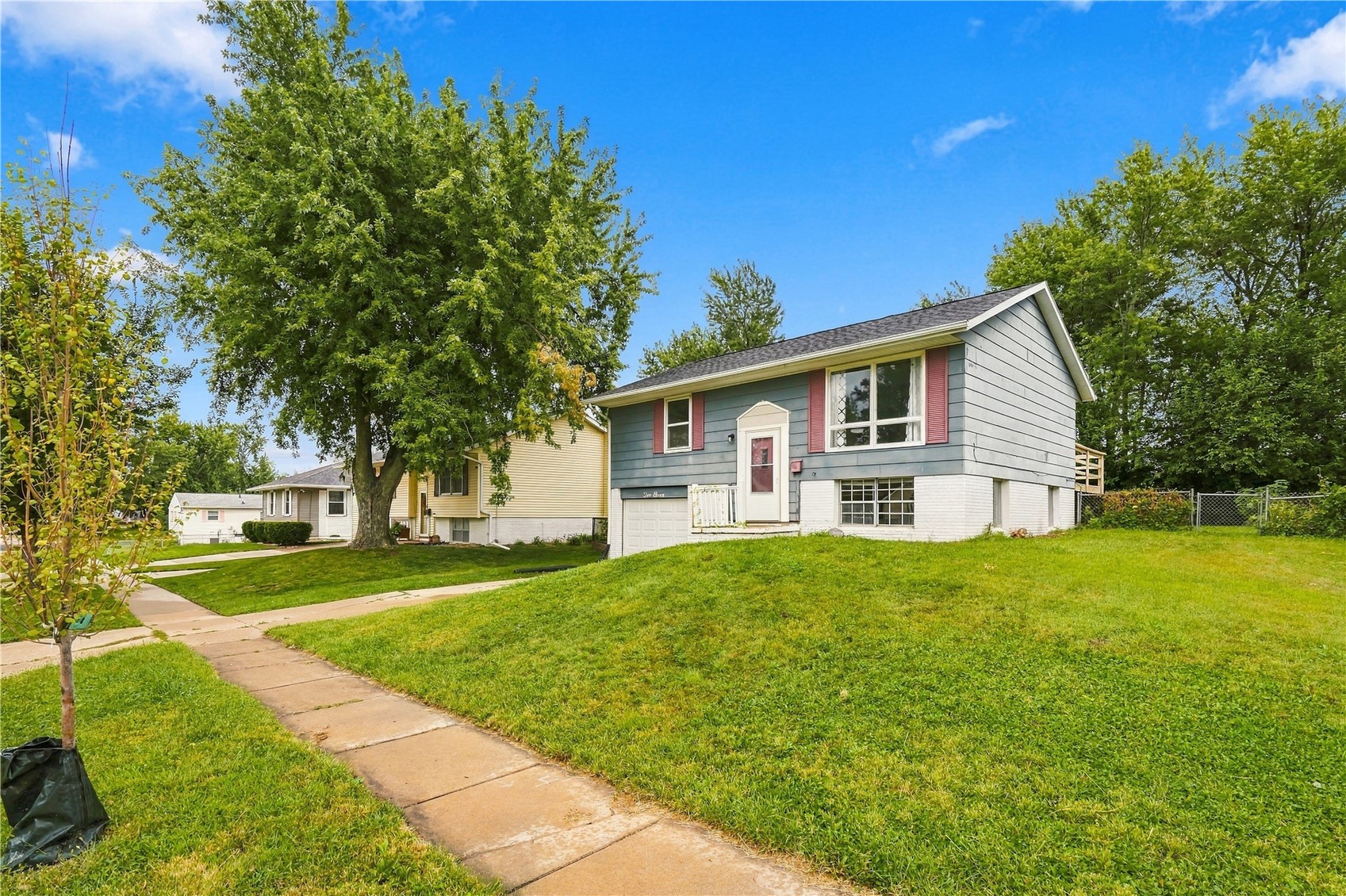 211 Fleetwood SW Cedar Rapids IA 52404