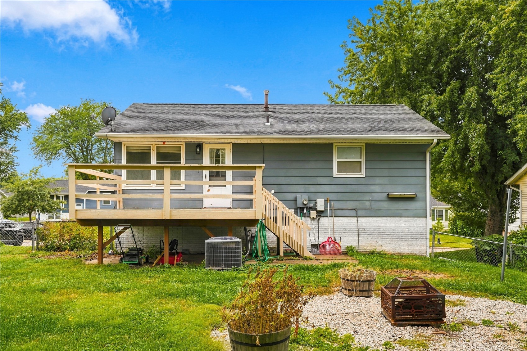 211 Fleetwood SW Cedar Rapids IA 52404