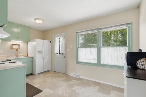 211 Fleetwood SW Cedar Rapids IA 52404