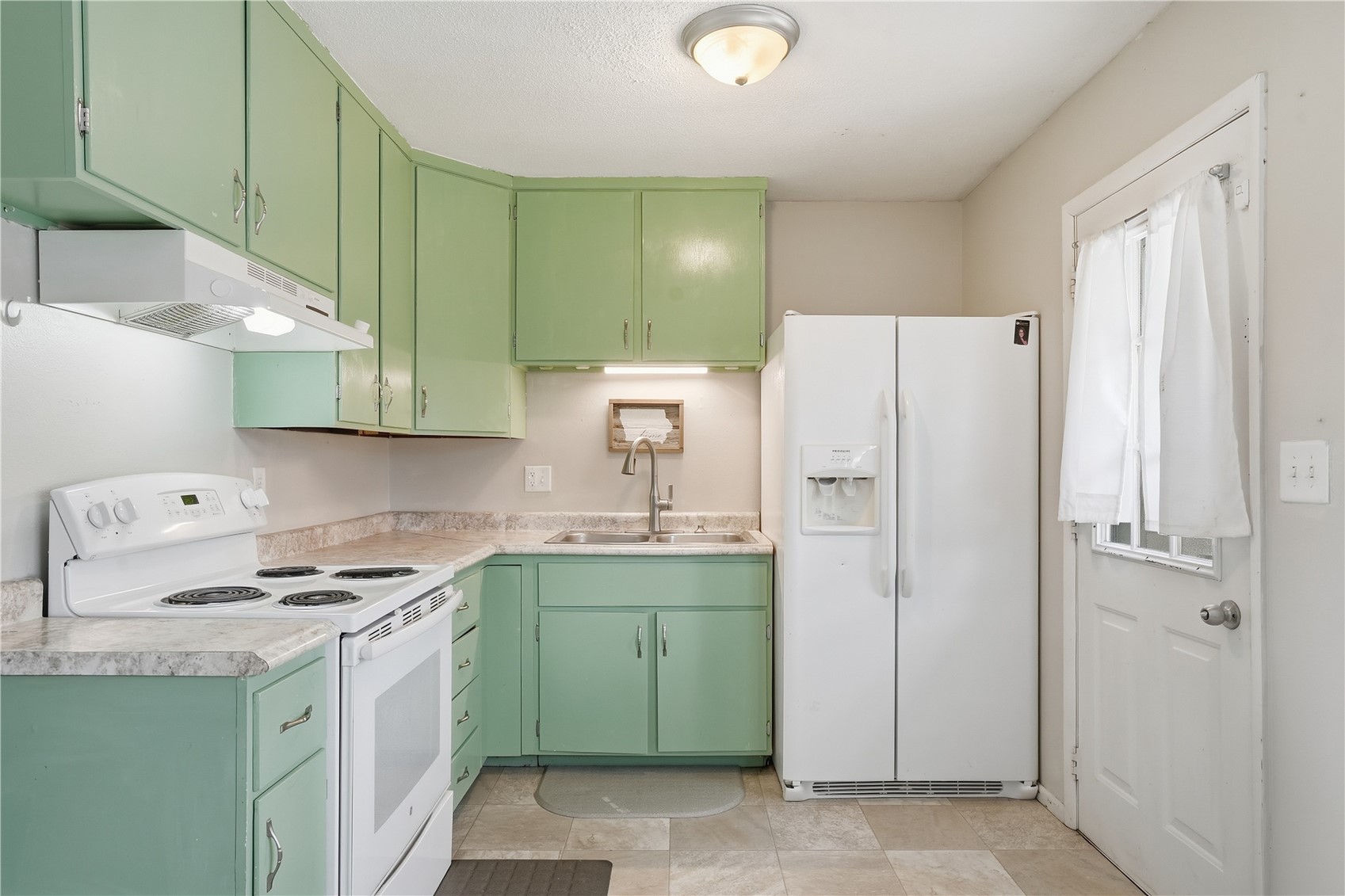 211 Fleetwood SW Cedar Rapids IA 52404