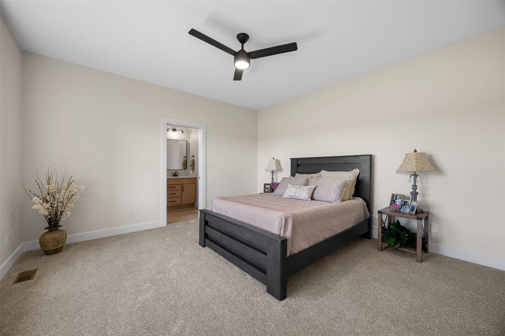 3007 Prairielight Court Hiawatha IA 52233