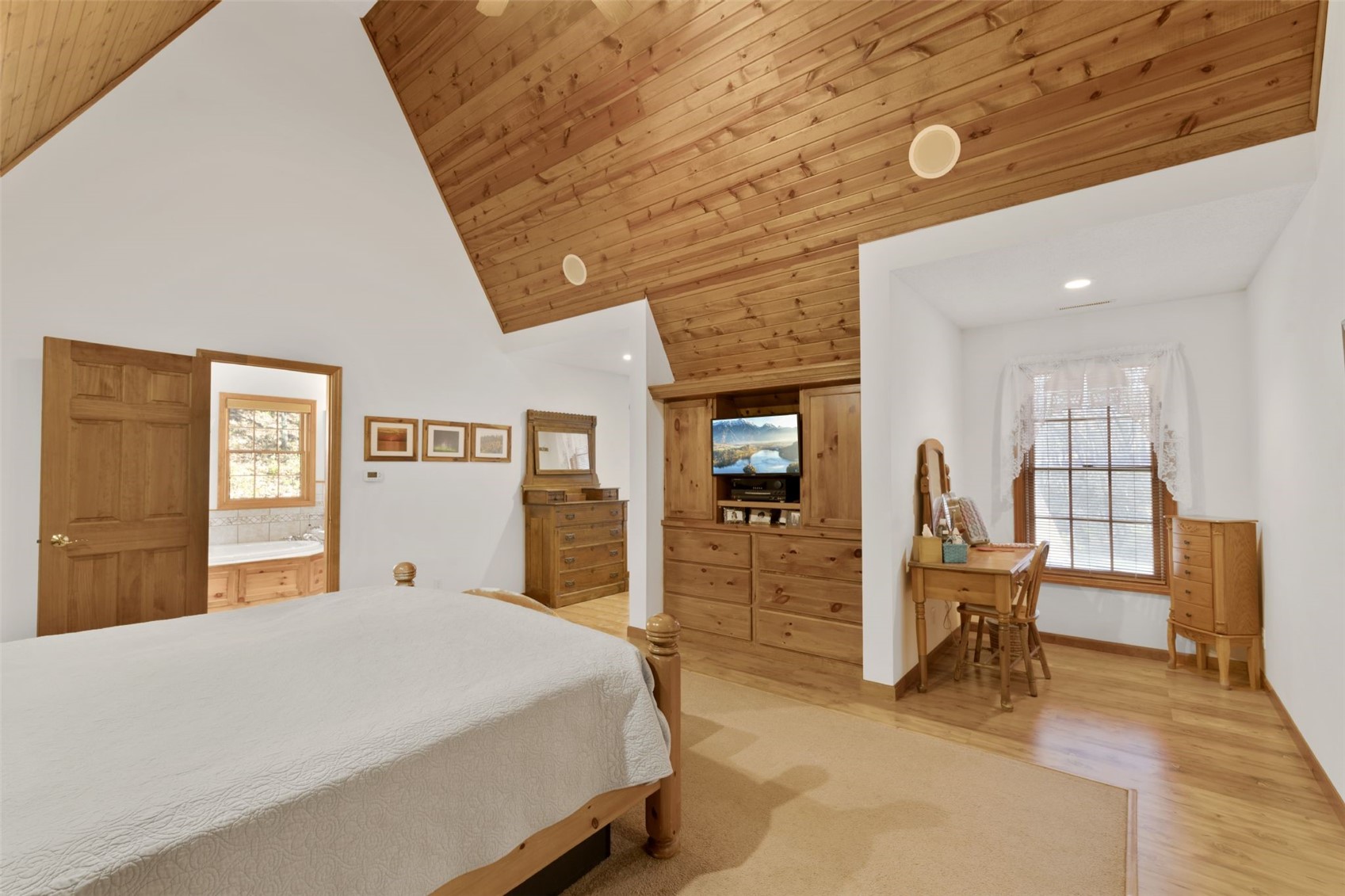 3098 Sandy Beach Road NE Solon IA 52333