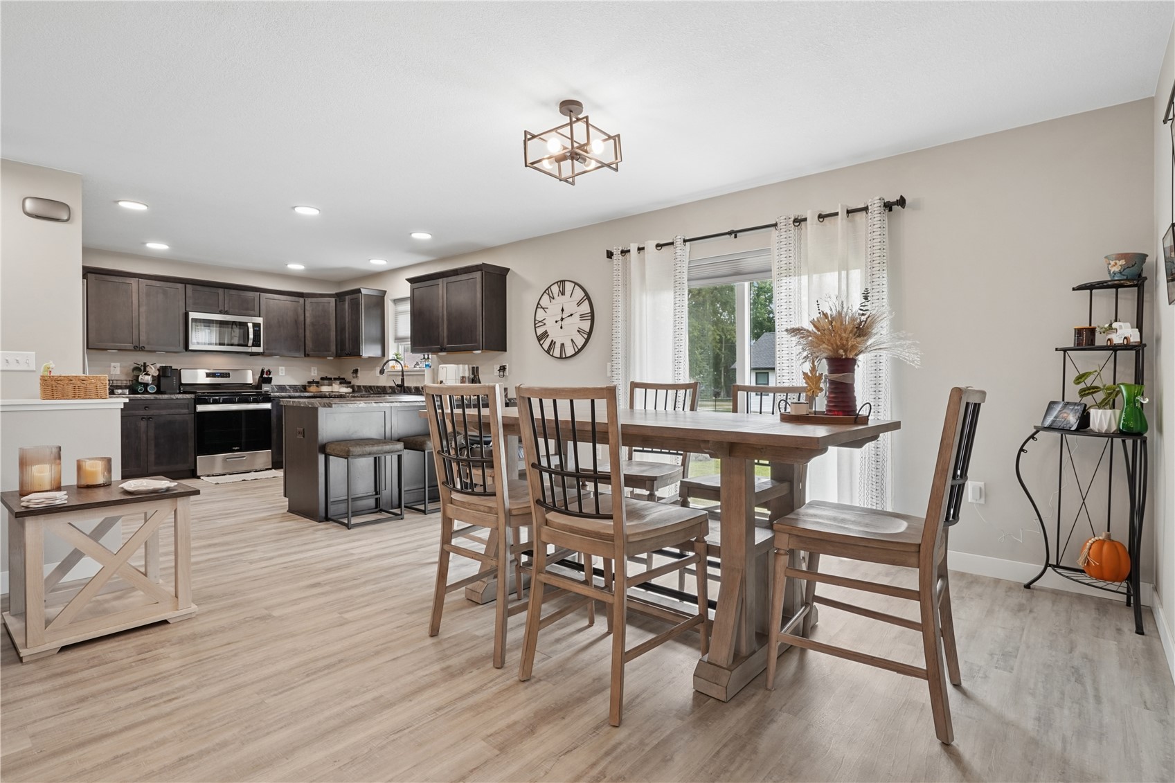 502 E Walnut Street IA 52326