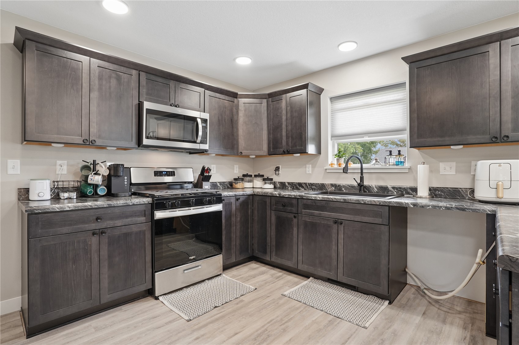 502 E Walnut Street IA 52326