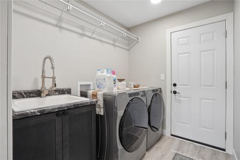 502 E Walnut Street IA 52326