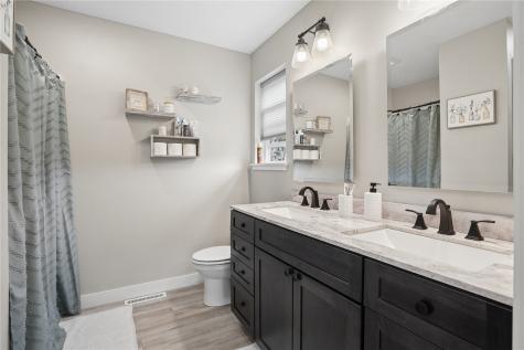 502 E Walnut Street IA 52326