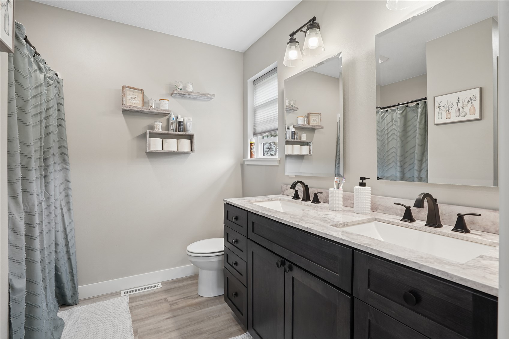 502 E Walnut Street IA 52326