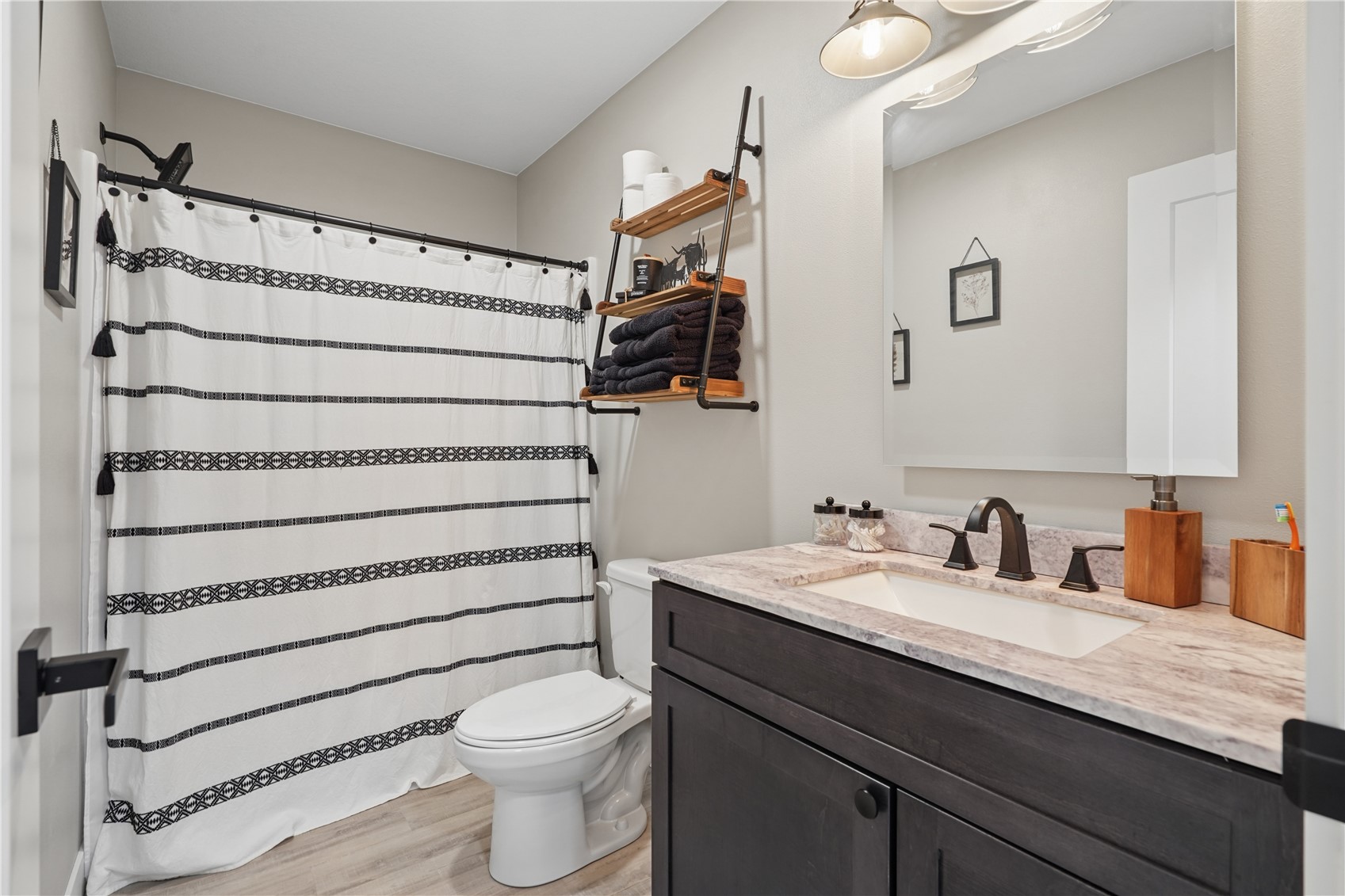 502 E Walnut Street IA 52326