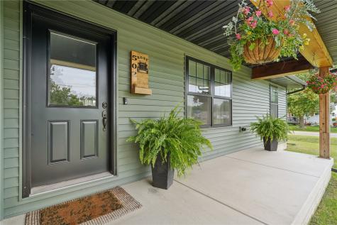502 E Walnut Street IA 52326