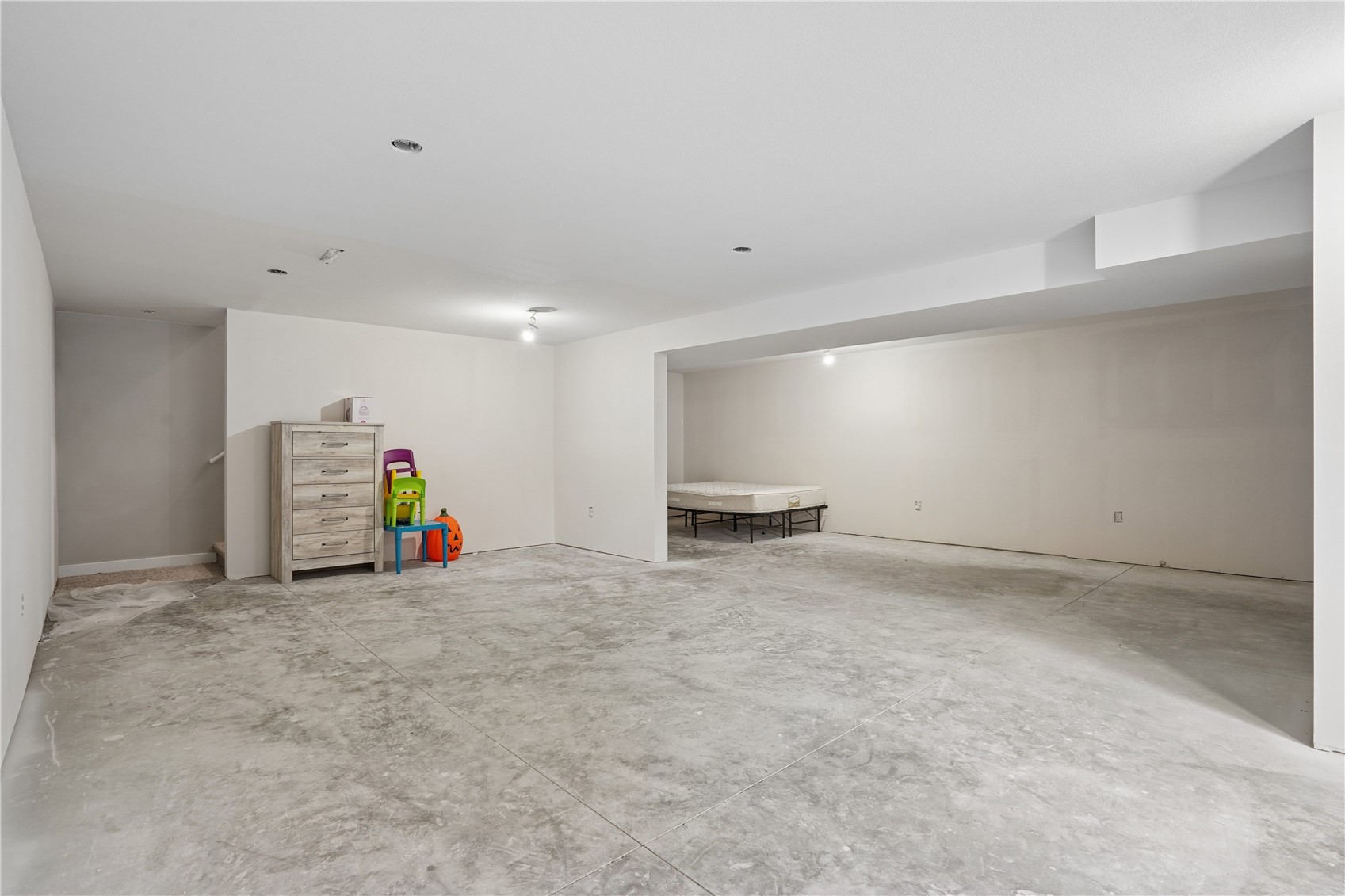 502 E Walnut Street IA 52326