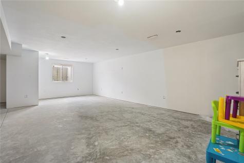 502 E Walnut Street IA 52326