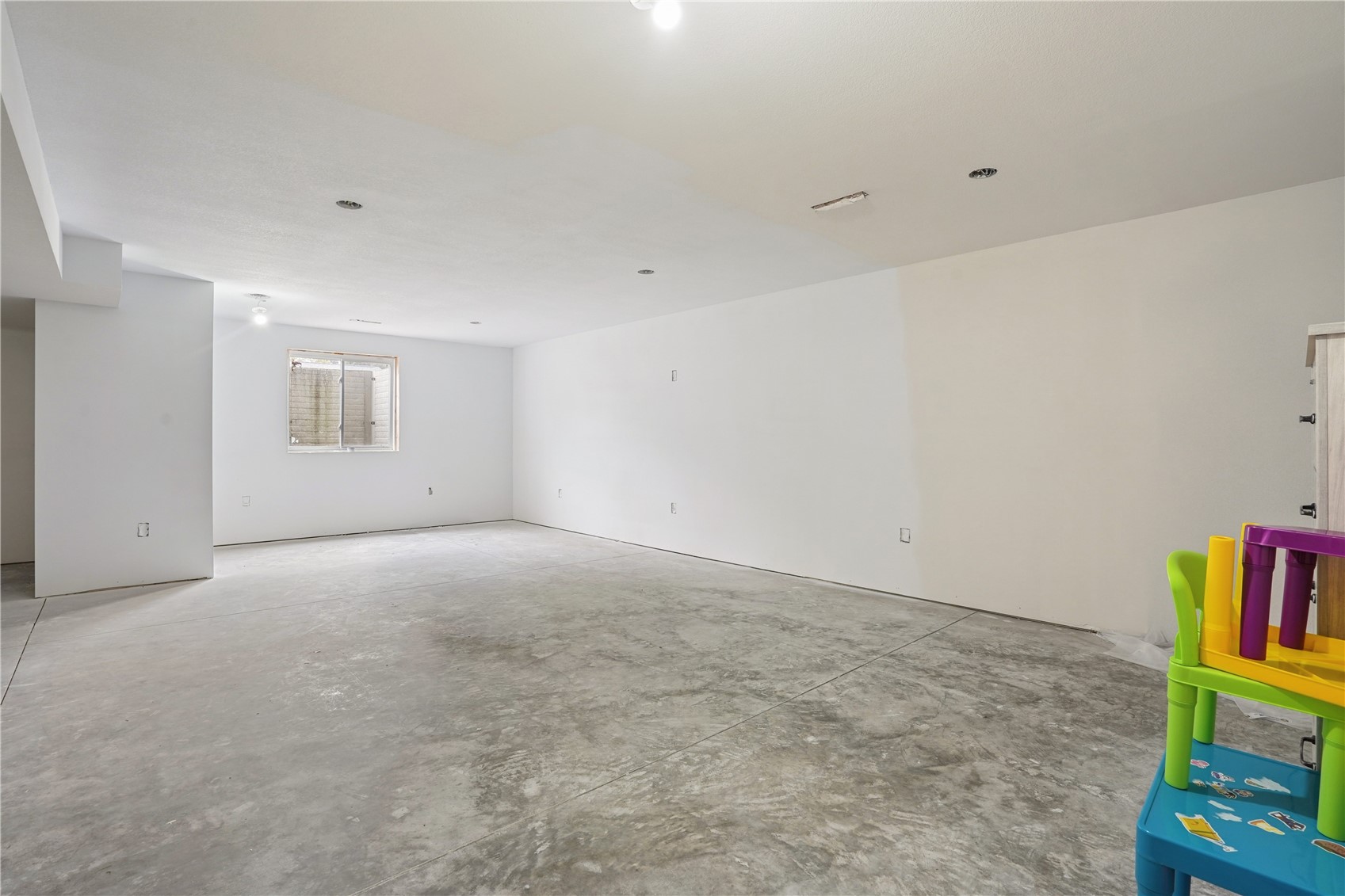 502 E Walnut Street IA 52326