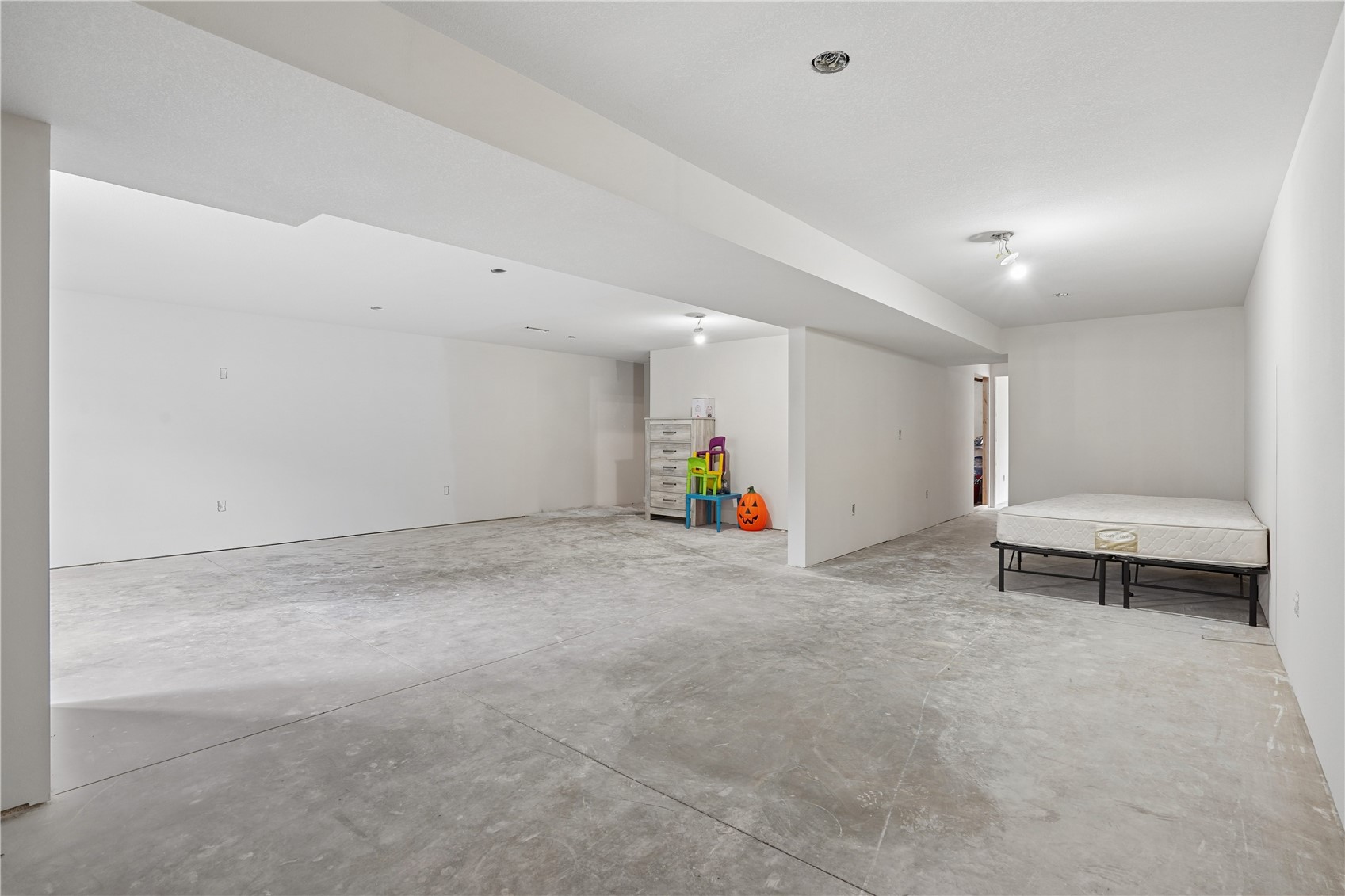 502 E Walnut Street IA 52326