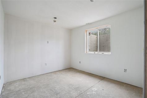 502 E Walnut Street IA 52326