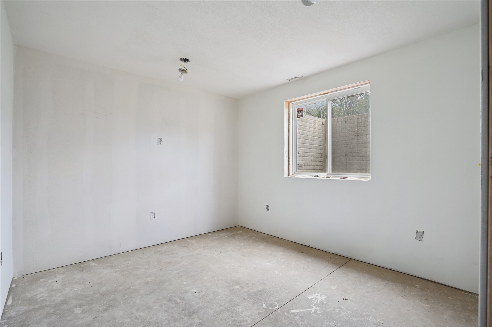 502 E Walnut Street IA 52326