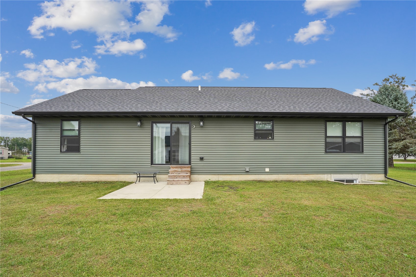 502 E Walnut Street IA 52326