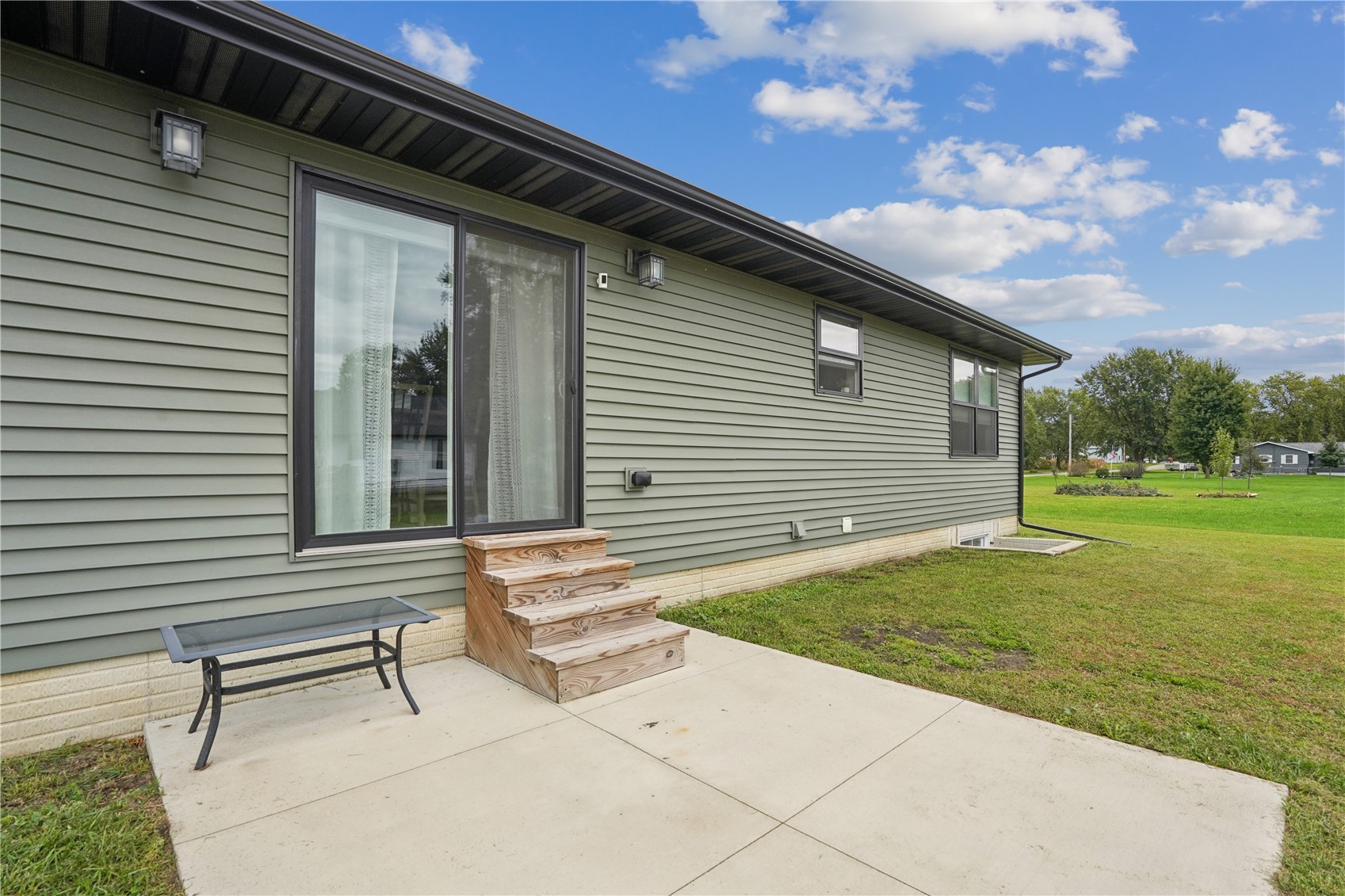 502 E Walnut Street IA 52326