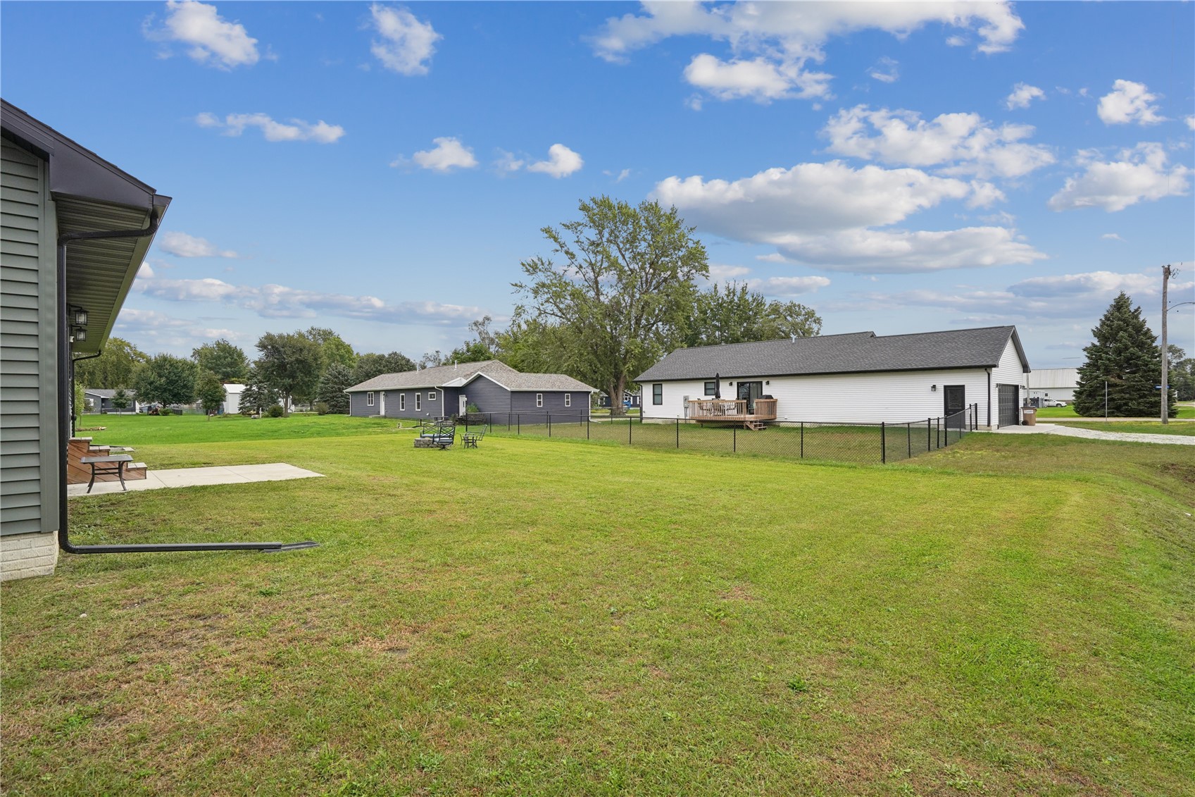 502 E Walnut Street IA 52326