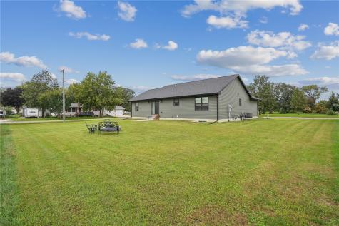 502 E Walnut Street IA 52326